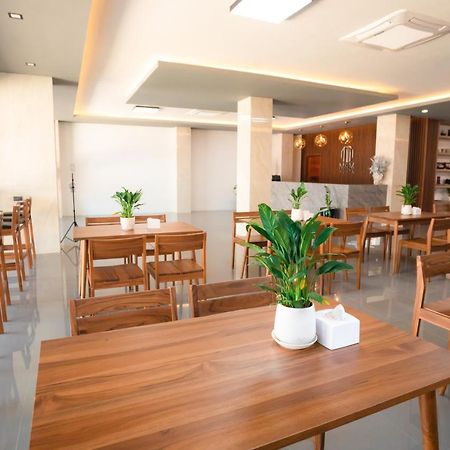 M&M Hotel Vang Vieng Esterno foto