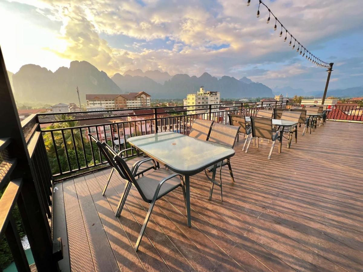 M&M Hotel Vang Vieng Esterno foto