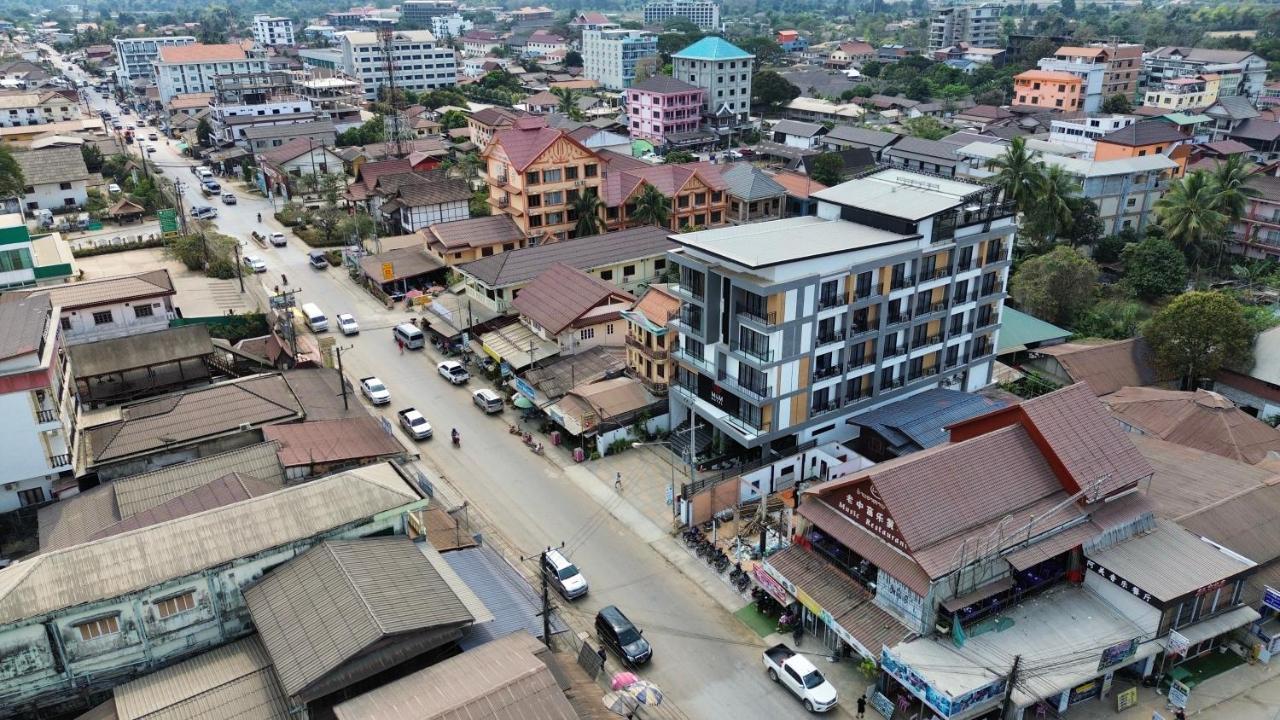 M&M Hotel Vang Vieng Esterno foto